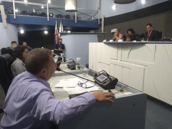 Caso Armandinho: autor da denúncia acusa suplente de armar contra ele
