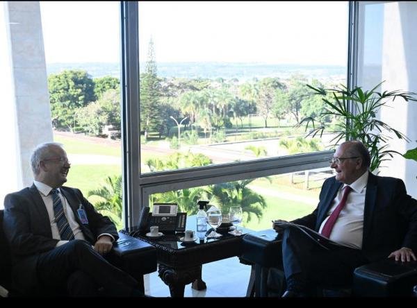 César Colnago se filia ao MDB, de Rose e Lelo Coimbra