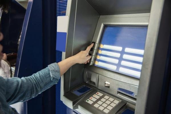 Bancos encerrarão transferências via DOC e TEC em 2024