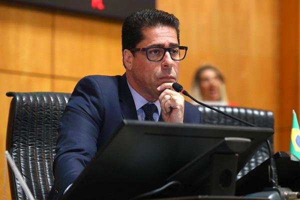 Chegou a hora de ver se o presidente da Assembleia, Marcelo Santos, é ligeiro para todas as questões ou...depende!