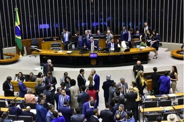 Quatro deputados capixabas declaram voto a favor das novas regras fiscais