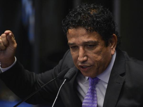 Após fala sobre Vini Jr., PGR pede inquérito sobre Magno Malta