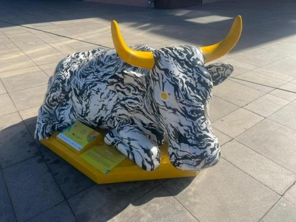 Vaquinhas coloridas do Cowparade vão para leilão; veja lance inicial