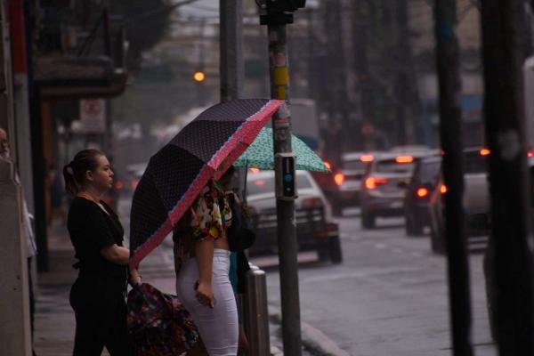 Alerta de chuvas intensas para mais de 70 cidades do ES; veja lista
