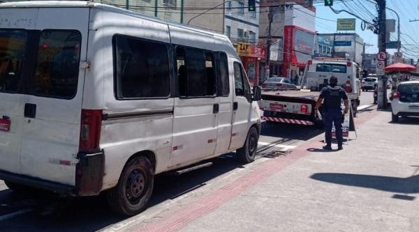 Fiscalização flagra transporte clandestino na Glória