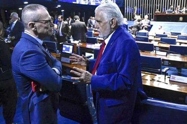 PEC limita poderes de ministros do STF com votos opostos de senadores do PT