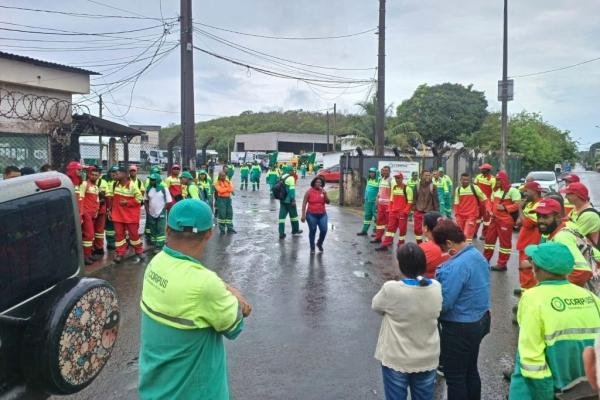 Trabalhadores terceirizados da limpeza pública retomam trabalho no Estado