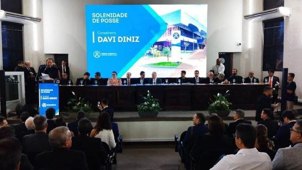 Davi Diniz toma posse como conselheiro do Tribunal de Contas do ES
