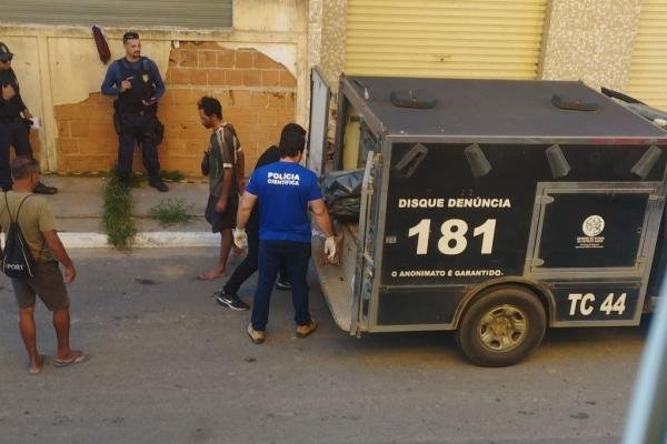 Corpo de pessoa em situação de rua é deixado em calçada de Marataízes