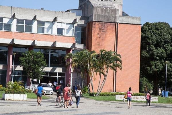 Ex-diretor da Ufes tem nomeação suspensa após acusação judicial de estupro
