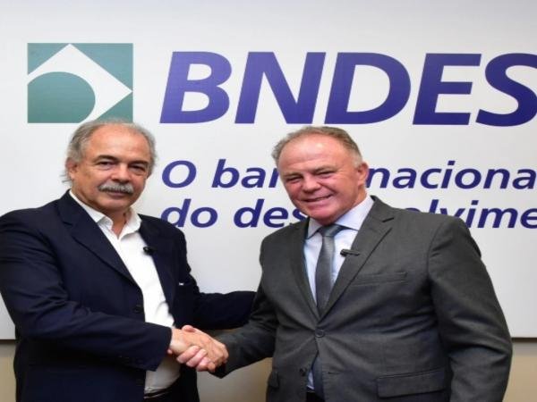 Casagrande detalha valor de R$ 1 bilhão para descarbonização no ES