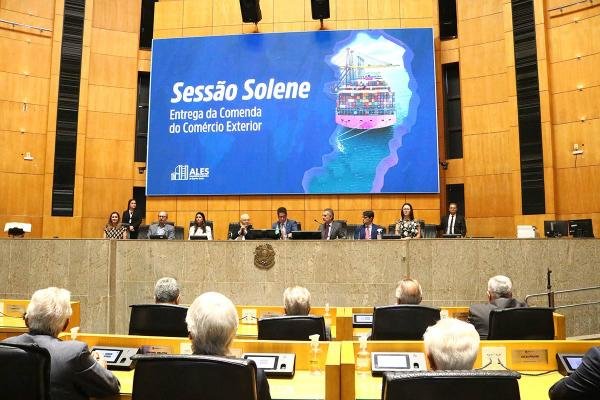 Sessão destaca peso do comércio exterior para a economia capixaba