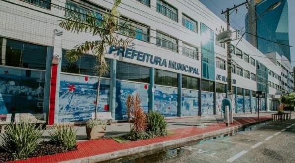 Prefeito de Vila Velha Arnaldinho veta aumento do seu próprio salário que chegava perto de 90%.