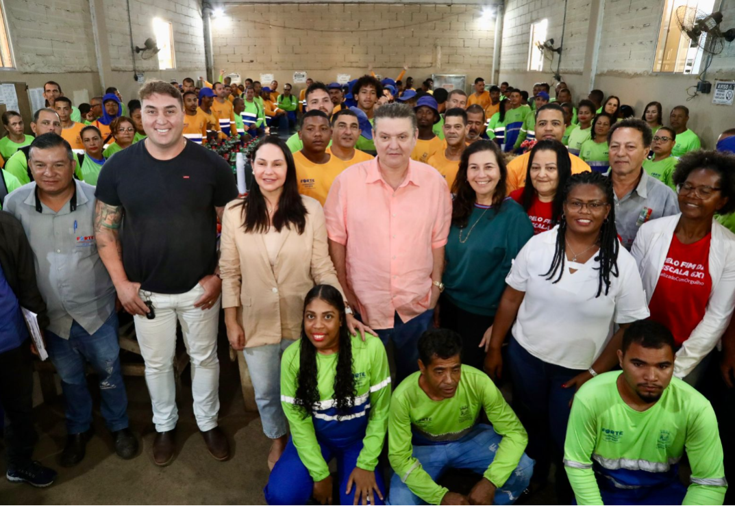 Profissionais da limpeza urbana são homenageados com café da manhã especial em comemoração ao Dia do Gari