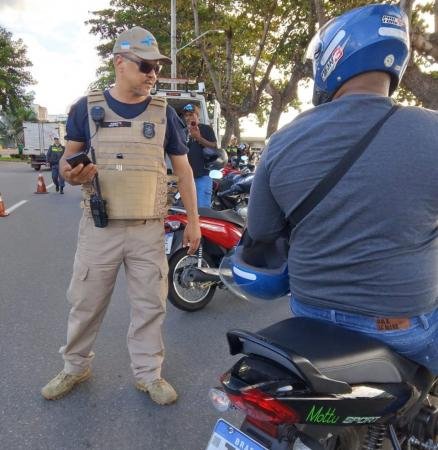 Detran-ES aborda mais de 400 veículos em blitz em Colatina
