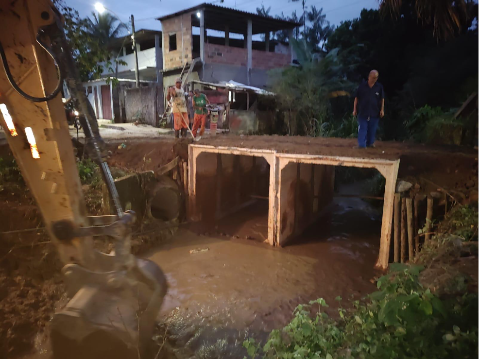 Prefeitura de Cariacica reconstrói acesso ao bairro Piranema em menos de 24 horas