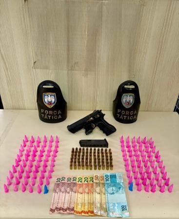 Força Tática do 4º BPM apreende arma, drogas e munições no bairro Jaburuna, em Vila Velha