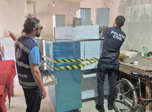 Decon e Ipem-ES fecham fábrica clandestina de bebedouros em Vila Velha