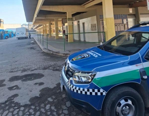 Guarda Municipal de Cariacica faz patrulhamento preventivo em ônibus para combater furtos e roubos
