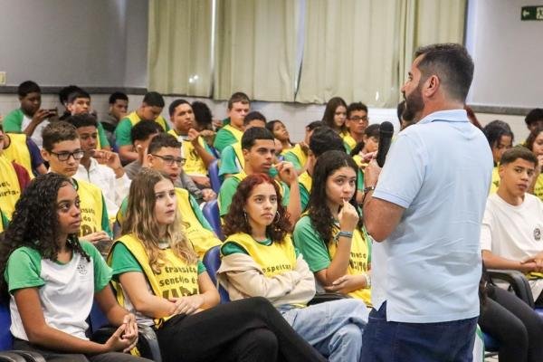 Detran|ES amplia oferta de curso teórico de habilitação nas escolas