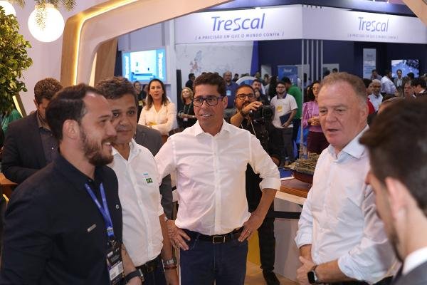 Marcelo Santos destaca inovações da indústria durante feira do setor