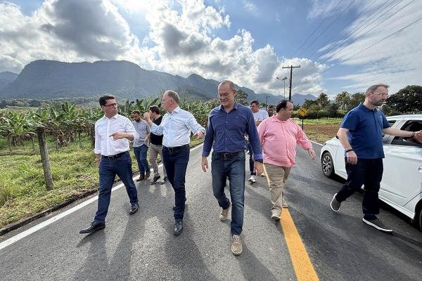 Governo e Ales reforçam parceria durante entrega em Anchieta