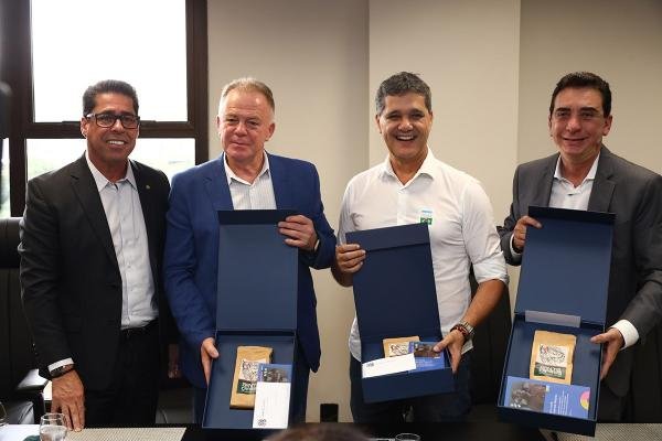 Governador e vice visitam a Ales e conhecem as novas obras do parlamento