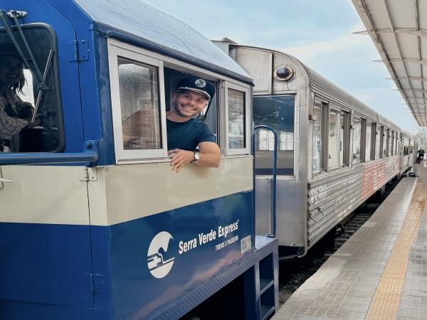 Prefeito Wanderson Bueno embarca para São Paulo em missão histórica e busca inspiração no Trem da República