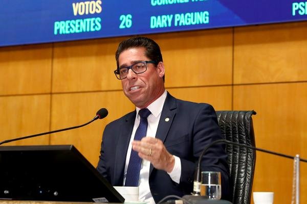 Deputados cobram punição e prevenção ao terrorismo de facções no país