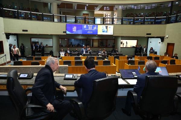 Segurança pública domina debates na fase dos discursos em plenário
