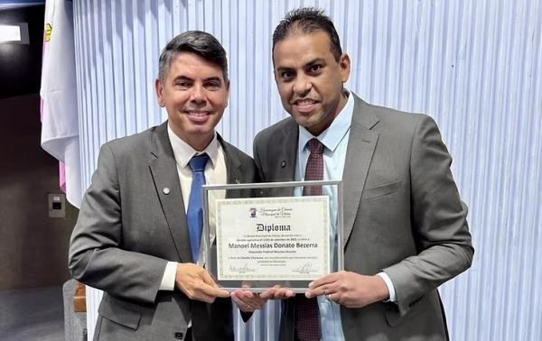 Messias Donato recebe Título de Cidadão Vitoriense em sessão na Câmara Municipal de Vitória
