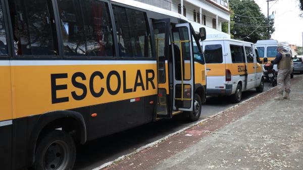 Guarda Municipal de Viana juntamente com o Detran fiscalizam vans escolares em Viana durante Semana Nacional de Trânsito