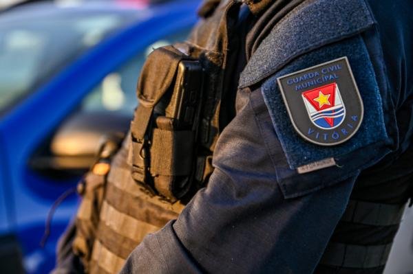 Guarda de Vitória detém homem por importunar sexualmente mulher dentro de ônibus