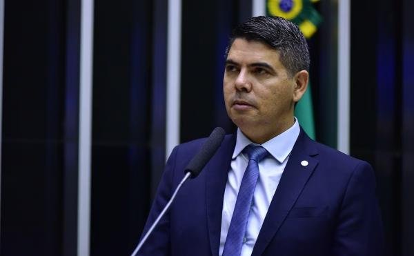 Deputado Federal capixaba apresenta projeto que autoriza porte de arma para fiscais agropecuários