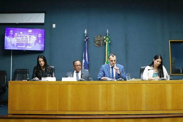 Ales debate violência contra profissionais que denunciam abuso infantil
