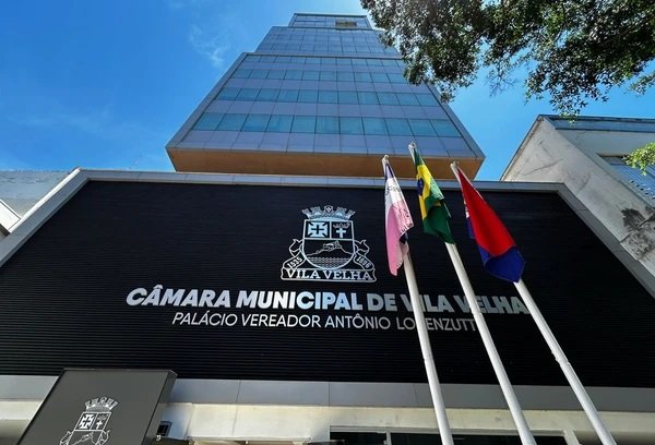 A câmara de Vila Velha devem pagar abono de até R$ 1,2 mil em dezembro para os servidores  efetivos e comissionados.