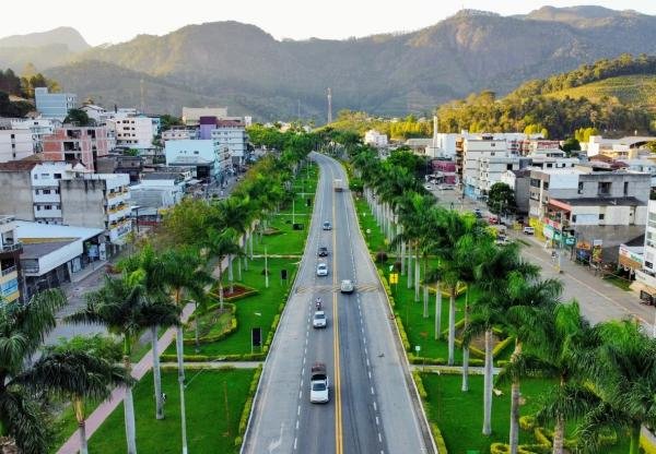 Prefeito de Venda Nova recua e exclui auxílio-feira e 13º para ele e vice em projeto