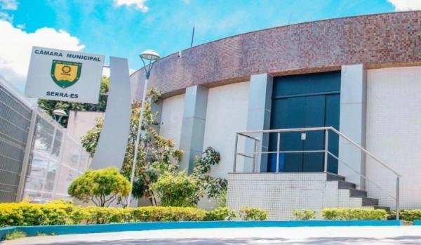 Ex-presidente da Câmara da Serra e empresa são condenados por fraude em contrato
