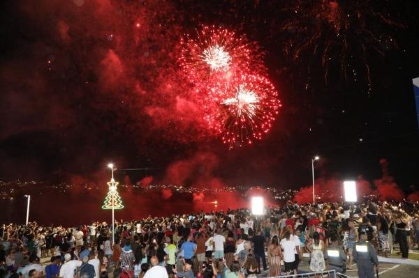 Com queima de fogos e atrações musicais, réveillon antecipado de Cariacica reúne mais de 15 mil pessoas