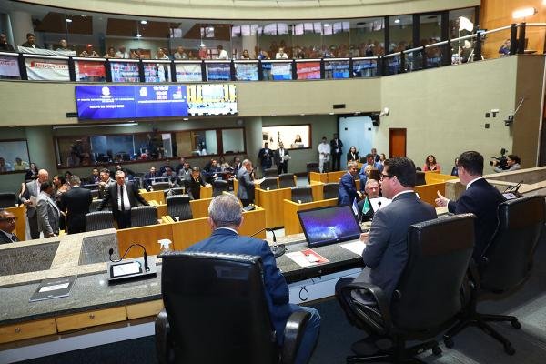 Deputados apresentaram mais de 1 mil projetos de lei em 2025